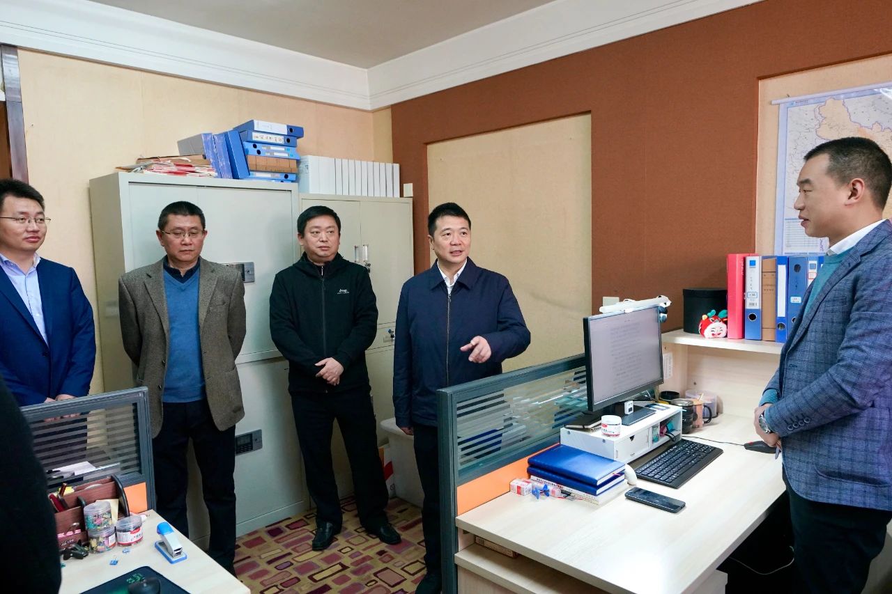 e0e536f9-3f26-4029-845b-6e571755c484